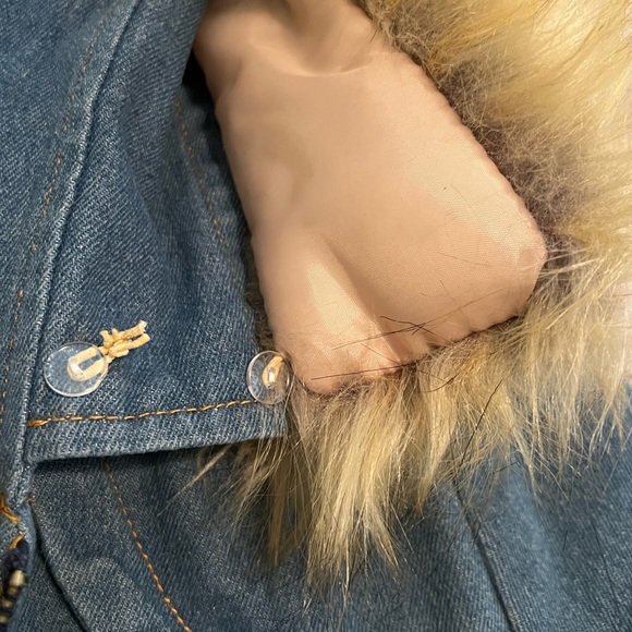 Very Warm Jean Coat with Quilted Lining & Detachable Faux Fur Hood! - Picture 8 of 10